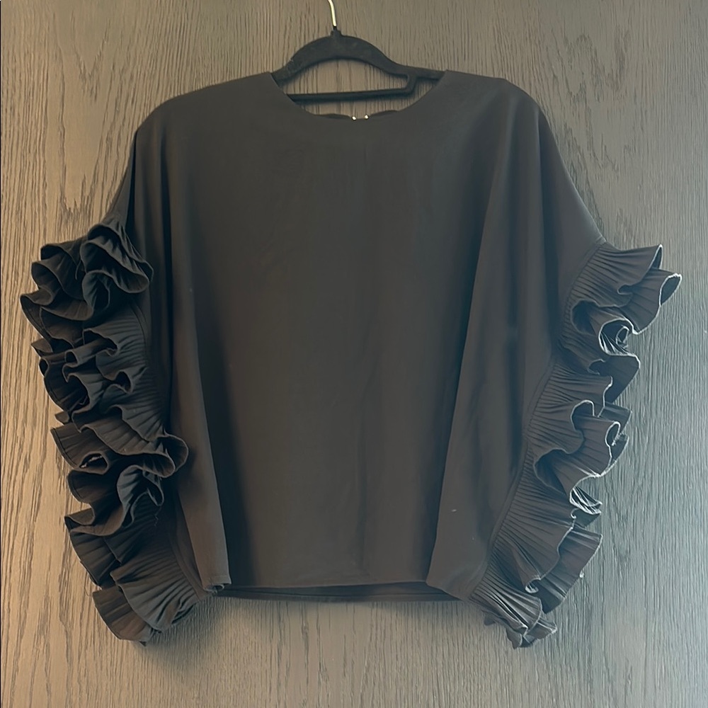 Gracia Gray Ruffled Blouse with Boxy Fit